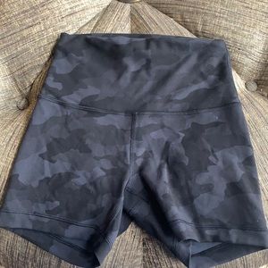 Lululemon wonder train high 4” biker shorts